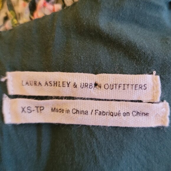 🌲 Evergreen Floral Mini – Holiday + NYE Main-Character Vibes size XS - Picture 6 of 12